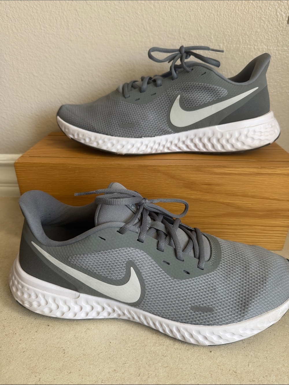 Nike Men's Gray Athletic Running Shoes with White Swoosh